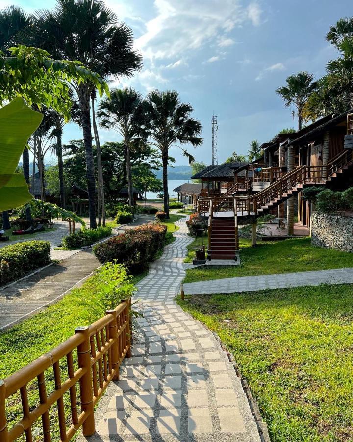Fridays Puerto Galera Hotel Kültér fotó