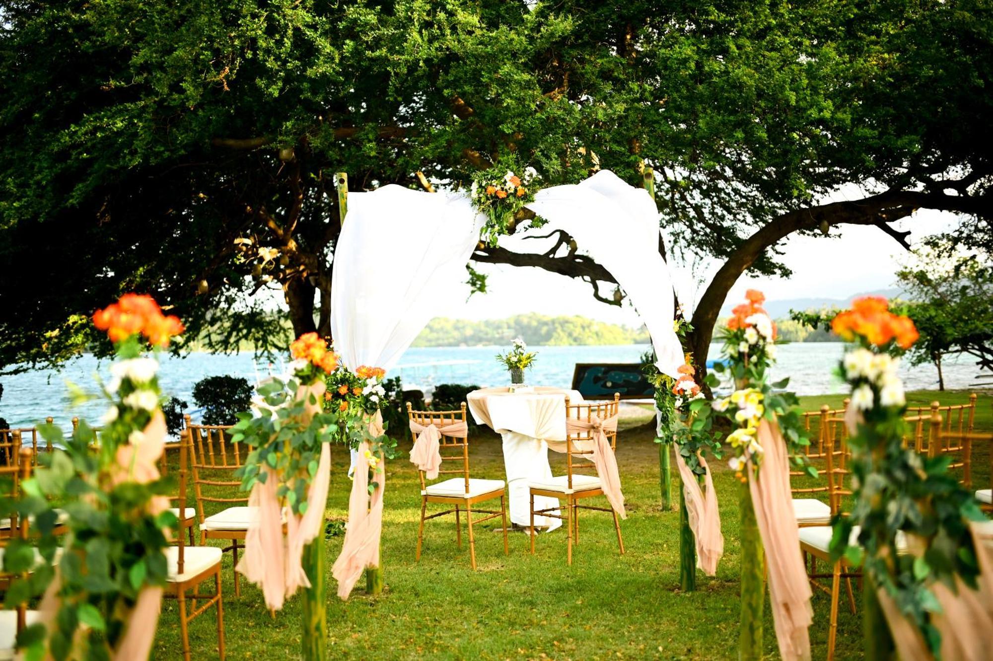Fridays Puerto Galera Hotel Kültér fotó