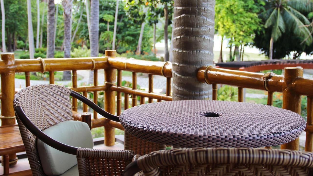Fridays Puerto Galera Hotel Kültér fotó